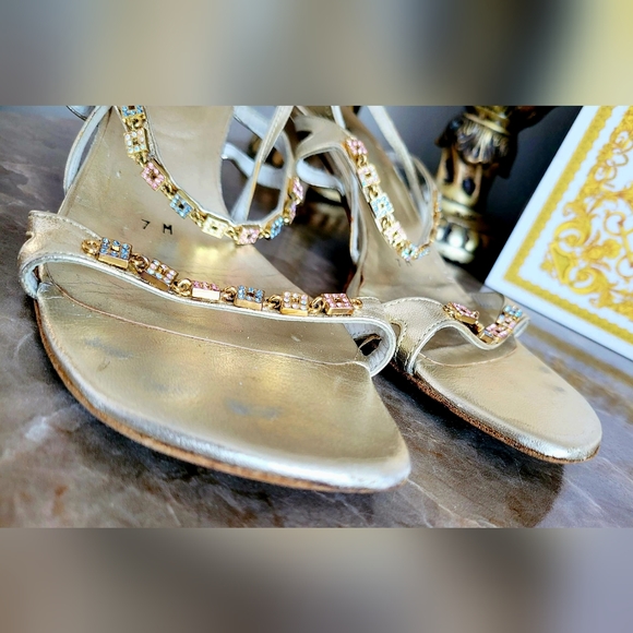 Stuart Weitzman Crystal/Rhinestone Embellished Sandal Kitten Heel PlatinumGold 7 - Picture 16 of 16